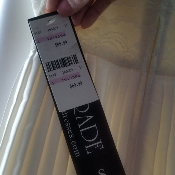 Dress - Picture 3 of 3